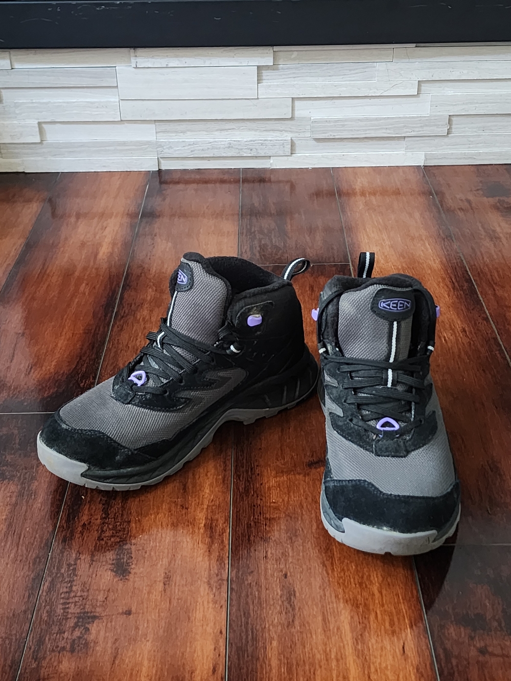 KEEN Hightrail Mid Polar Waterproof Hiking Boots – Women’s 8